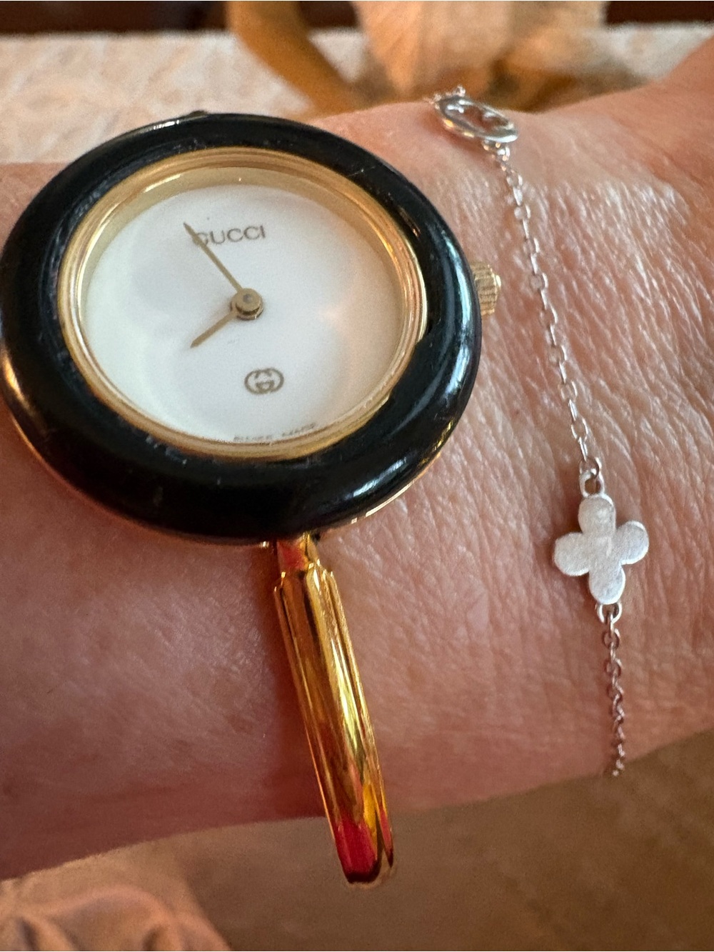 Vintage GUCCI Interchangeable Bezel Gold Bangle Watch with six bezels - Picture 9 of 14